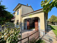SPLENDIDA VILLA INDIPENDENTE CON GIARDINO PRIVATO