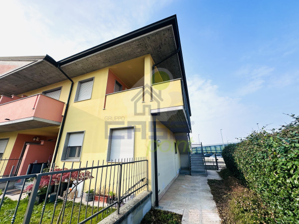 TRILOCALE CON DOPPI SERVIZI, TERRAZZO, 2 BALCONI, CORTILE E BOX