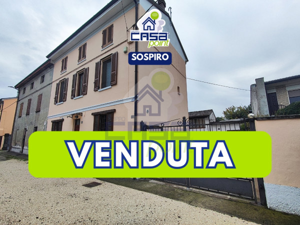 CASA INDIPENDENTE DAI GENEROSI SPAZI (SIA INTERNI CHE ESTERNI) CON AUTORIMESSA E GIARDINO PRIVATO