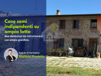 CASE SEMI INDIPENDENTI SU AMPIO LOTTO DI GIARDINO