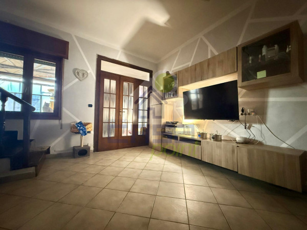 CASA SEMINDIPENDENTE CON CORTILE PRIVATO E RUSTICO ANNESSO