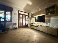 CASA SEMINDIPENDENTE CON CORTILE PRIVATO E RUSTICO ANNESSO