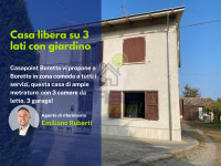 Ampia casa indipendente con giardino privato, tre garage e spazi ideali per famiglie numerose