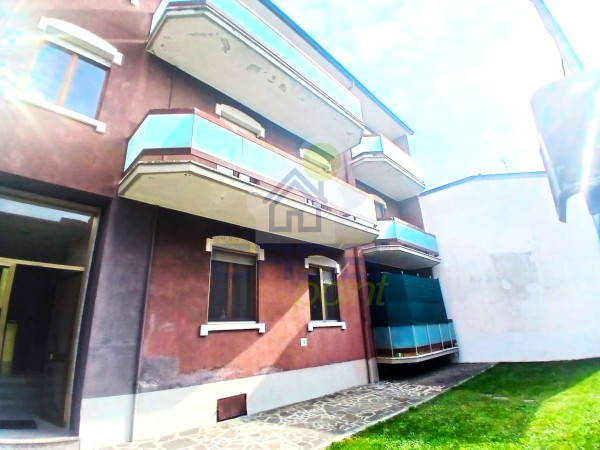 GRANDE BILOCALE PIANO TERRA