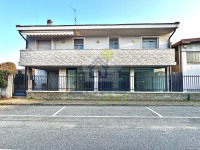 VILLA SINGOLA CON CAPANNONE ANNESSO IDEALE PER ABITAZIONE/ATTIVITA'