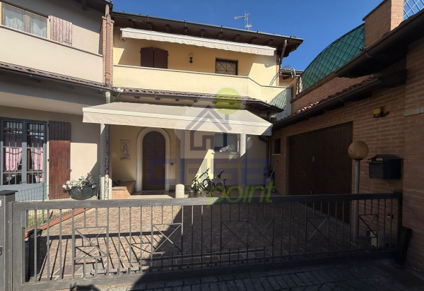 VILLETTA A SCHIERA SITUATA IN CONTESTO RESIDENZIALE E TRANQUILLO