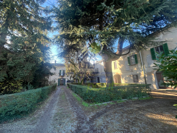 CON DEGLI SPAZI COSI