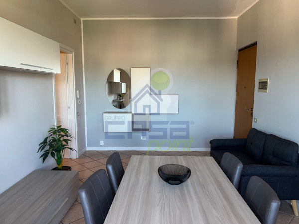 AFFITTASI TRILOCALE ARREDATO IN VIA MILANO