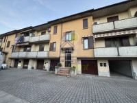 APPARTAMENTO CON BOX AUTO E CANTINA A SOSPIRO