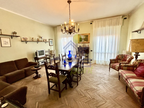 VILLETTA INDIPENDENTE IN PIAZZA A TORRE DE' PICENARDI