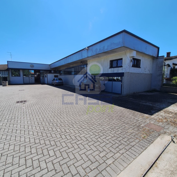 LABORATORIO CON CORTILE