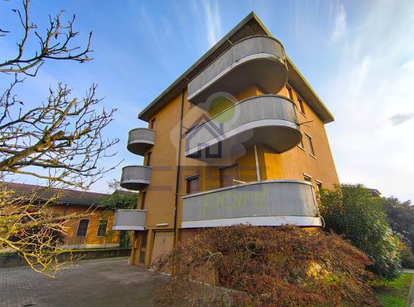 QUADRILOCALE SIGNORILE CON DOPPI SERVIZI E BOX - LIBERO SUBITO