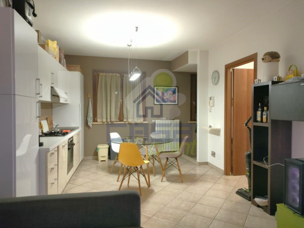 APPARTAMENTO CON GARAGE E CANTINA