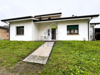 Villa singola monopiano ; comfort, luce e privacy