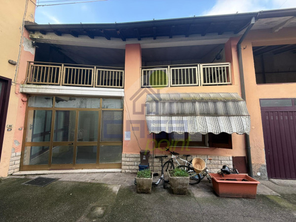 PORZIONE DI CASA IN CENTRO AL PAESE