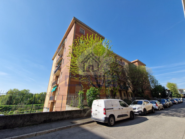 OTTIMO TRILOCALE ALL'ULTIMO PIANO CON VISTA UNICA !!!