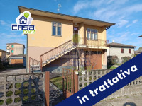 Introvabile villa singola su lotto di 600 Mq con autorimesse e locali accessori