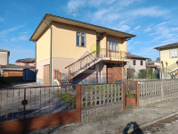 Introvabile villa singola su lotto di 600 Mq con autorimesse e locali accessori