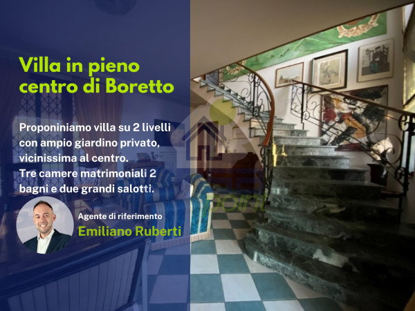 Villa indipendente con ampi spazi, giardino curato e posizione comoda al centro