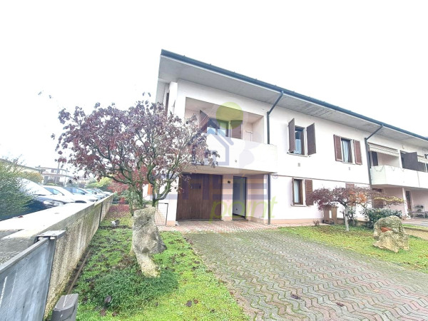 VILLETTA AD ANGOLO  NEL QUARTIERE BOSCHETTO