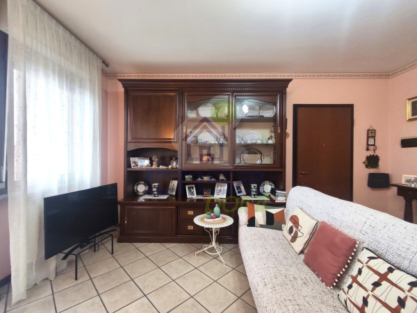 Trilocale luminoso ed accogliente in palazzina recente con ascensore, autorimessa e cantina