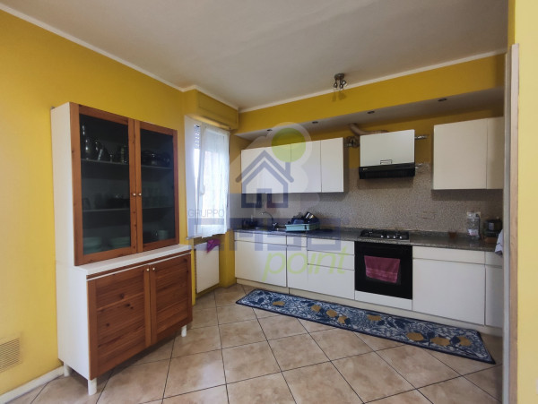 QUADRILOCALE IN CLASSE A1 CON AUTORIMESSA,CANTINA E PORZIONE DI ORTO (libero da Febbraio 2026)