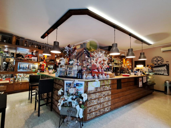 CEDESI ATTIVITA' DI BAR CAFFETTERIA BEN AVVIATO IN ZONA CENTRALE DI FORTE PASSAGGIO