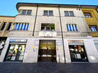 AMPIO UFFICIO DI RAPPRESENTANZA IN CENTRO PAESE