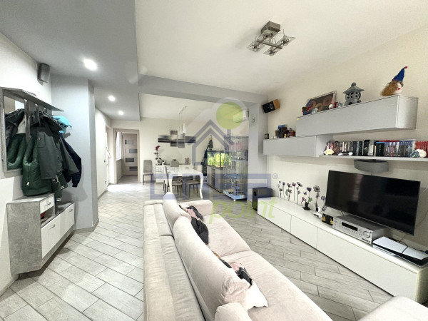 CASA INDIPENDENTE RISTRUTTURATA 3 CAMERE, DA LETTO CORTILE PRIVATO E GARAGE