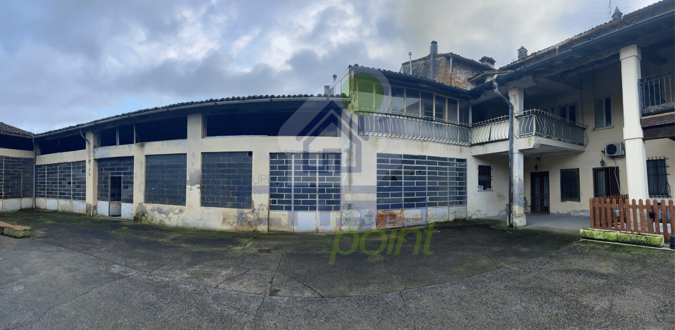 magazzino esterno.jpg