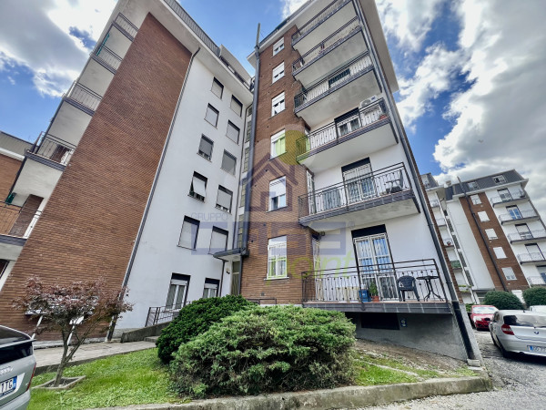 Trilocale con box ristrutturato