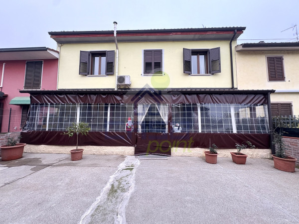 CASA INDIPENDENTE RISTRUTTURATA RECENTEMENTE CON CORTILE ESTERNO E LOCALI ACCESSORI