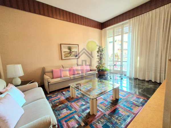 TRILOCALE SIGNORILE CON BOX AUTO E CANTINA