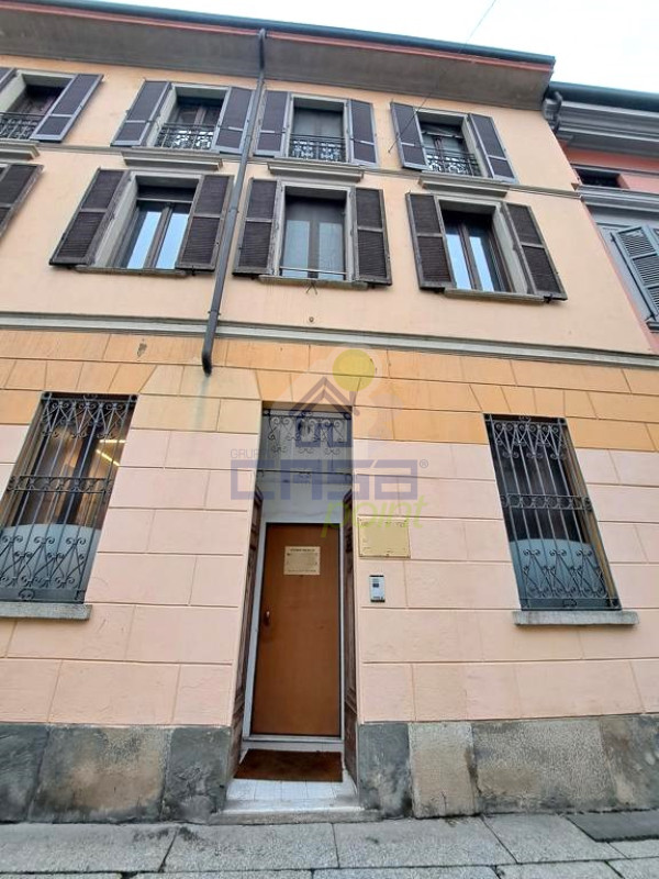 STUDIO CON INGRESSO INDIPENDENTE E BOX