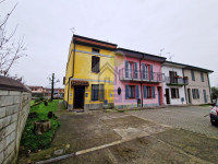 CASA SEMINDIPENDENTE CON BOX DOPPIO E GIARDINO