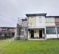 AMPIA CASA SEMI INDIPENDENTE SU DUE LIVELLI CON GIARDINO