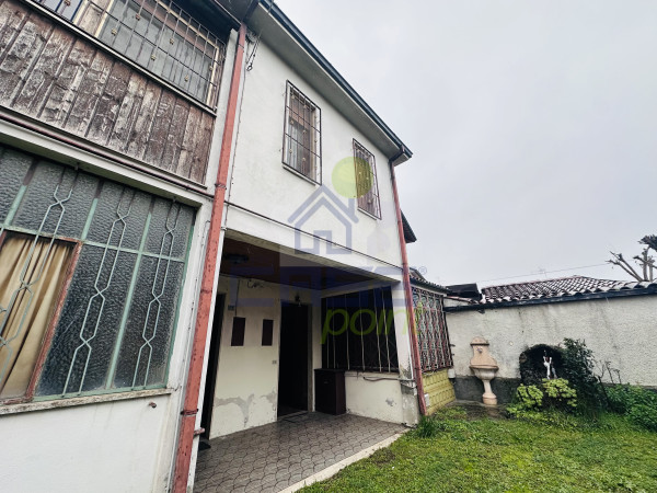 AMPIA CASA SEMI INDIPENDENTE SU DUE LIVELLI CON GIARDINO