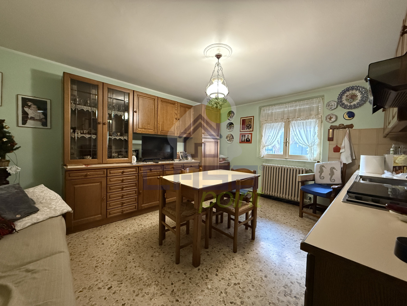 STANZA PIANO TERRA (SECONDA CUCINA)