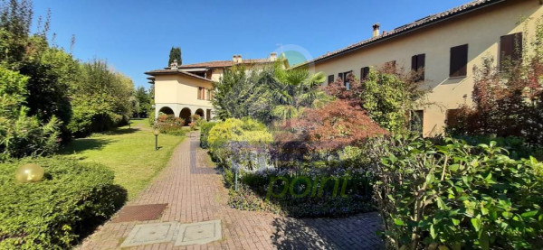 VIVERE IL SILENZIO, SENZA RINUNCIARE ALLLA CITTÀ – VILLETTA A SCHIERA AL BOSCHETTO