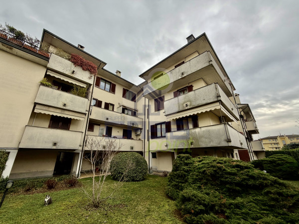 TRILOCALE RISTRUTTURATO CON 2 BAGNI, TERRAZZO, BALCONI E BOX