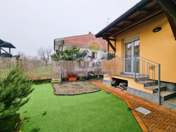 VILLETTA SINGOLA con COMODO SPAZIO ESTERNO