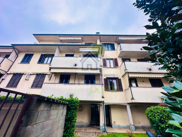 TRILOCALE CON BOX IN CENTRO PAESE