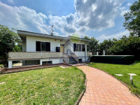 SPLENDIDA VILLA INDIPENDENTE MONOPIANO CON TAVERNA E GIARDINO ESCLUSIVO CON PISCINA