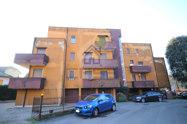 ELEGANTE TRILOCALE CON 3 BALCONI E 2 BOX