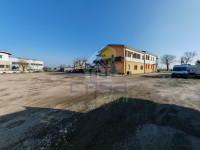 SOLUZIONE COMPOSTA DA LOCALE COMMERCIALE - DUE APPARTAMENTI  E AREA ESTERNA