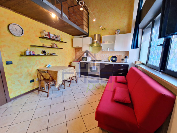 ADORABILE MONOLOCALE CON SOPPALCO IN ZONA PO!!!