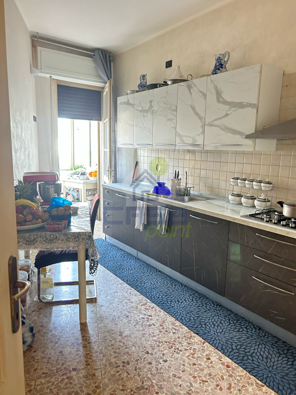 AMPIO APPARTAMENTO .