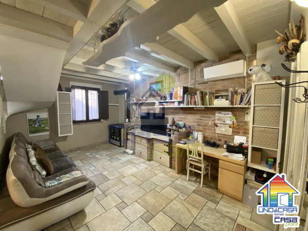 Cascinetta Indipendente e Totalmente Ristrutturata nel 2012, Come Nuova!