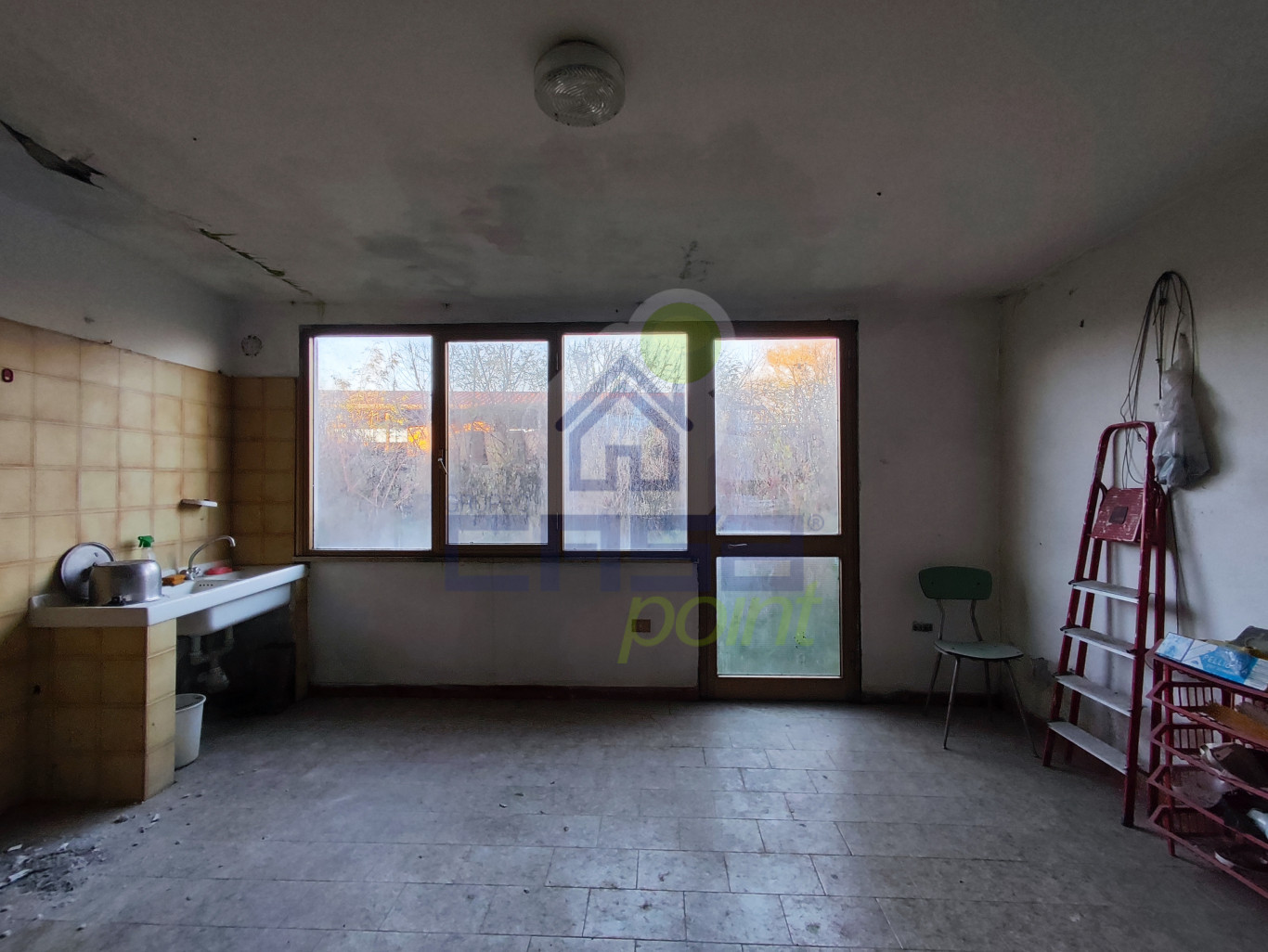 LOCALE PLURIUSO2.jpg