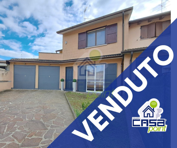 Villa d’angolo con ampi spazi e doppia autorimessa
